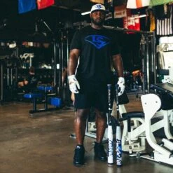 2023 Louisville Slugger Everett Williams 2.0 12" USSSA Slowpitch Softball Bat: WBL2738010 -Baseball Gear Store 2023 Louisville Slugger Everett Williams Pass Em Out Slowpitch Softball bat Lifestyle 3