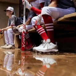 Marucci CATX Senior League (-10) USSSA Baseball Bat: MSBCX10 -Baseball Gear Store Marucci CATX 10 USSSA Baseball Bat MSBCX10 Lifestyle 3